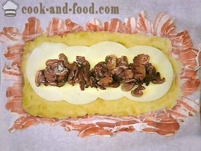 Babka ziemniaczana z boczkiem z pieczarkami i serem w piecu