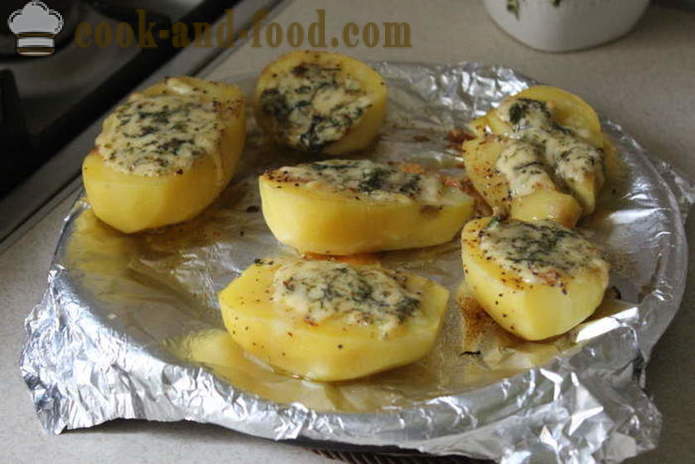 Pieczone ziemniaki z serem - jak pyszne gotować ziemniaki w piekarniku, z krok po kroku przepis zdjęć