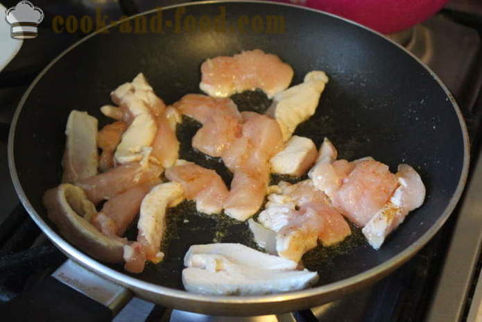 Pyszne Befstroganow z piersi kurczaka z kwaśną śmietaną i musztardą - Jak zrobić Boeuf Stroganow z kurczaka z mąki, krok po kroku przepis zdjęć