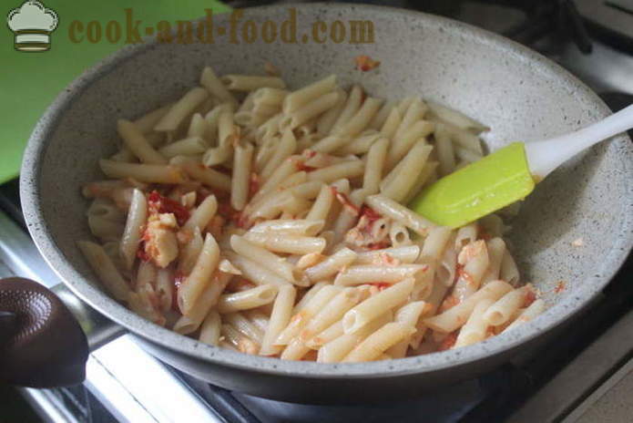 Włoski makaron z pomidorami i ryby - jak gotować makaron z rybą i pomidorami, krok po kroku przepis zdjęć