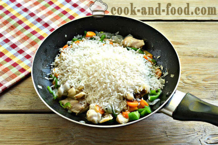Ryż z warzywami i kurczakiem - zarówno smaczne kurczaka ugotować ryż na patelni, krok po kroku przepis zdjęć