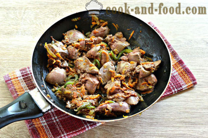 Duszony kurczak z warzywami wątroby - jak gotować wątróbki na patelni, krok po kroku przepis zdjęć