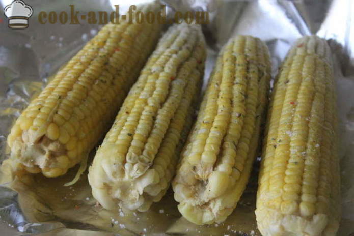 Kukurydziany pieczone w piekarniku w folii - jak gotować kukurydza w piekarniku, z krok po kroku przepis zdjęć