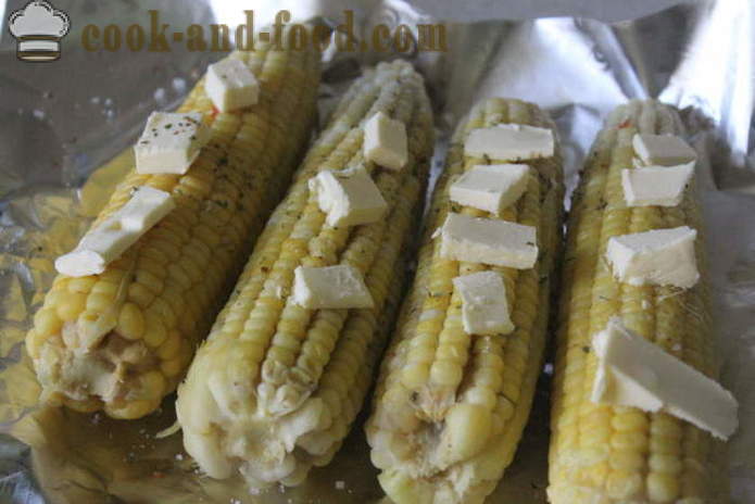 Kukurydziany pieczone w piekarniku w folii - jak gotować kukurydza w piekarniku, z krok po kroku przepis zdjęć