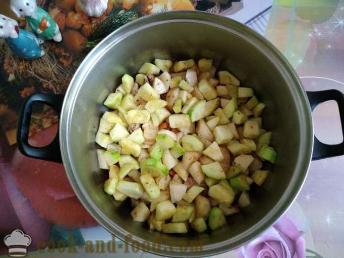 Gulasz wołowy z ziemniakami i cukinią - jak gotować pyszny gulasz warzywny z cukinia, krok po kroku przepis zdjęć