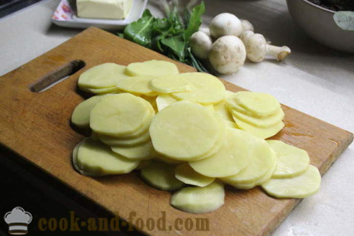 Zapiekanka z surowych ziemniaków z grzybami i szczawiu - jak zrobić zapiekankę z ziemniaków z grzybami, krok po kroku przepis zdjęć