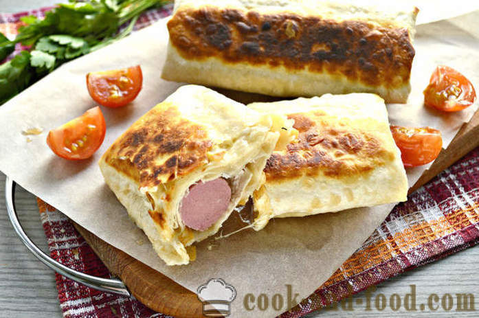 Kiełbaski w chlebie pita z serem i majonezem - jak zrobić kiełbasę na chleb pita, krok po kroku przepis zdjęć