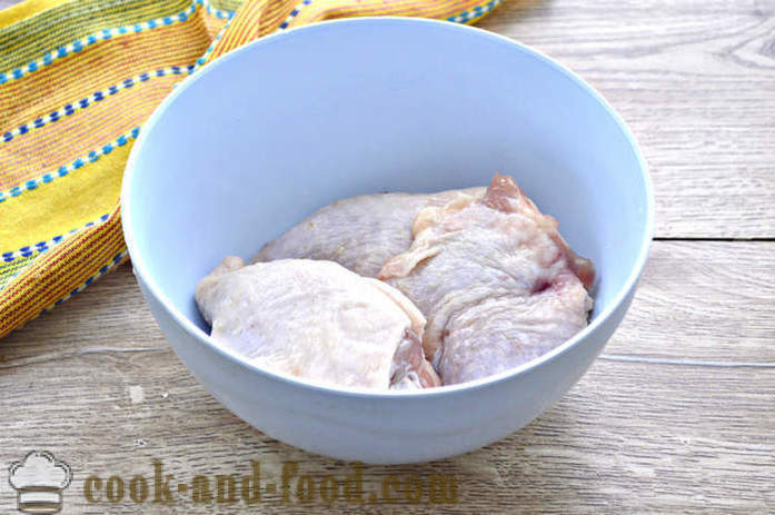 Pieczone uda z kurczaka w piekarniku - jak gotować ud kurczaka w rękawie ze skórką, krok po kroku przepis zdjęć
