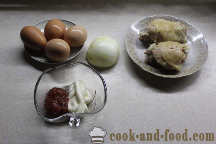 Warstwowa sałatka z kurczaka i cebulki - Jak przygotować sałatkę z marynowanych cebuli i kurczaka, z krok po kroku przepis zdjęć