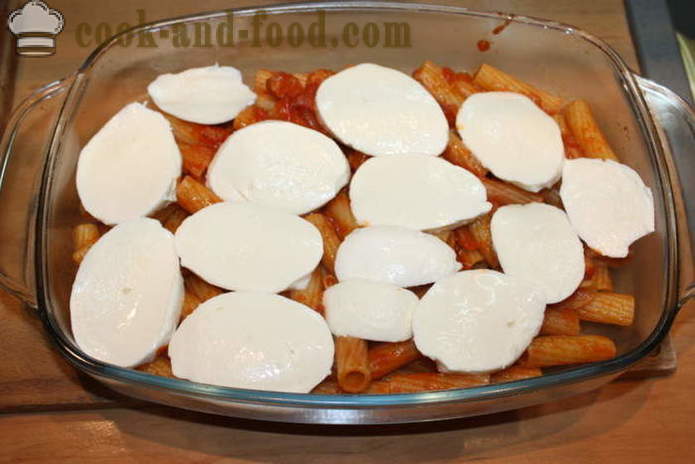 Włoskie danie ziti - jak makaron piec w piekarniku z serem, pomidorami i szynką, krok po kroku przepis zdjęć