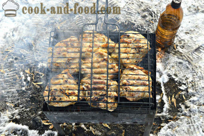 Pyszne grill z kurczaka Uda z grilla na węgiel drzewny - jak gotować do grillowania kurczaka na ruszcie na grillu, krok po kroku przepis zdjęć