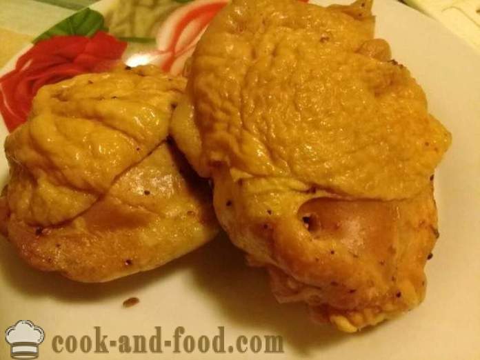 Sałatka z kurczakiem - Jak przygotować sałatkę z wędzonym kurczakiem, kapusty pekińskiej i ogórka, z krok po kroku przepis zdjęć