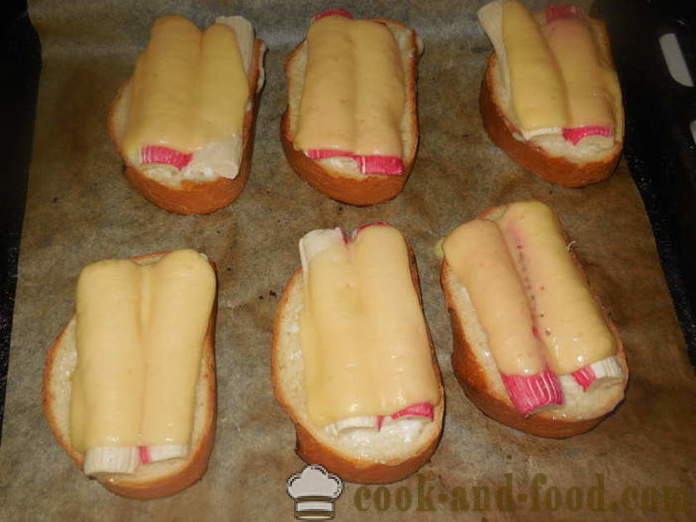 Gorące kanapki z serem i kraba paluszków - Jak zrobić kanapki na ciepło w piekarniku, z krok po kroku przepis zdjęć
