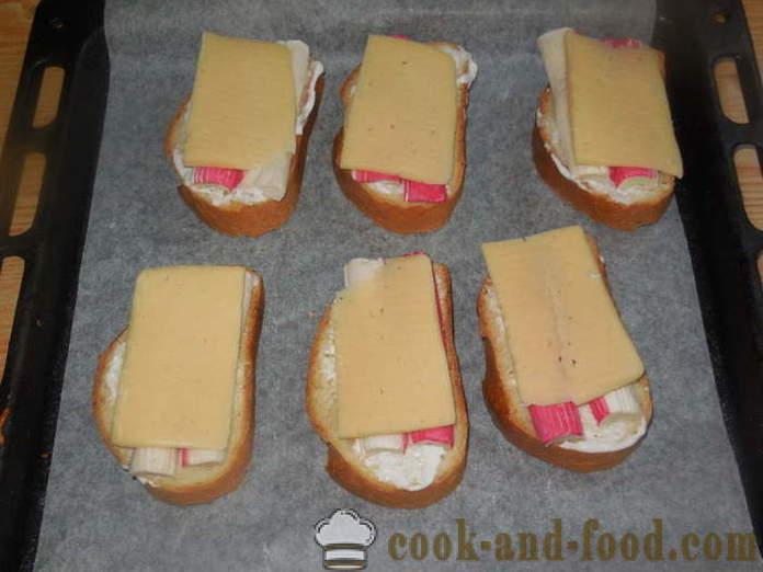 Gorące kanapki z serem i kraba paluszków - Jak zrobić kanapki na ciepło w piekarniku, z krok po kroku przepis zdjęć