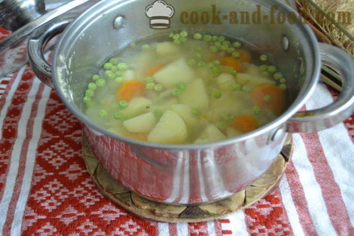 Pyszna zupa jarzynowa z mięsem wędzonym - jak ugotować zupę warzywną, krok po kroku przepis zdjęć