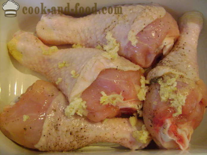 Pieczone udka z kurczaka - jak gotować pyszne kurczaka podudzia w piecu, z krok po kroku przepis zdjęć