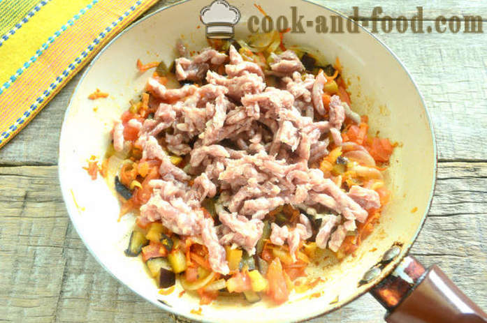 Gulasz warzywny z bakłażanem i mięsa - jak gotować gulasz z bakłażana i mięsa mielonego, krok po kroku przepis zdjęć