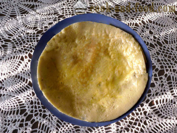 Sałatka z jajecznicą i kiełbasą i kwaśną śmietaną - Jak przygotować sałatkę z omlet, krok po kroku przepis zdjęć