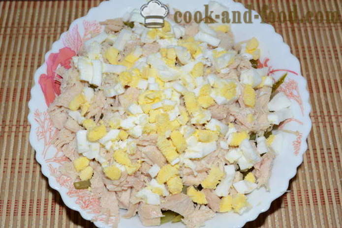 Seler sałatka z kurczakiem, jajkiem, ogórkiem i majonezem - Jak przygotować sałatkę z selera, krok po kroku przepis zdjęć