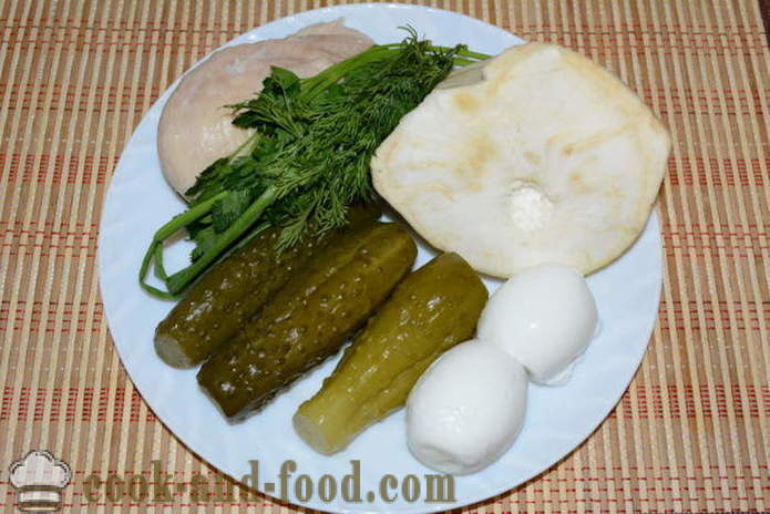 Seler sałatka z kurczakiem, jajkiem, ogórkiem i majonezem - Jak przygotować sałatkę z selera, krok po kroku przepis zdjęć