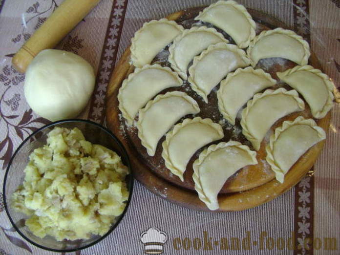 Bezmięsne pierogi z ziemniakami i grzybami - Jak gotować pierogi z ziemniakami i grzybami, krok po kroku przepis zdjęć