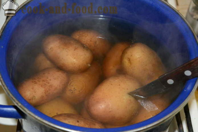 Gotowane ziemniaki w mundurkach na sałatkę - jak gotować ziemniaki w mundurkach w garnku, z krok po kroku przepis zdjęć