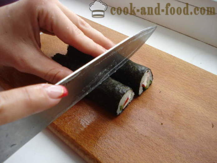 Sushi z paluszków kraba i ogórkiem - Jak zrobić sushi z deskami kraba w domu, krok po kroku przepis zdjęć