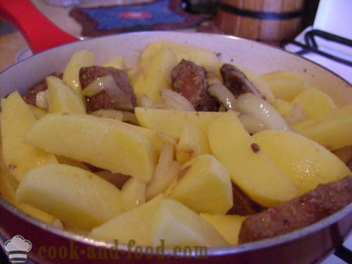 Wątróbka z ziemniakami na patelni - jak gotować wołowinę wątrobę z ziemniakami, krok po kroku przepis zdjęć