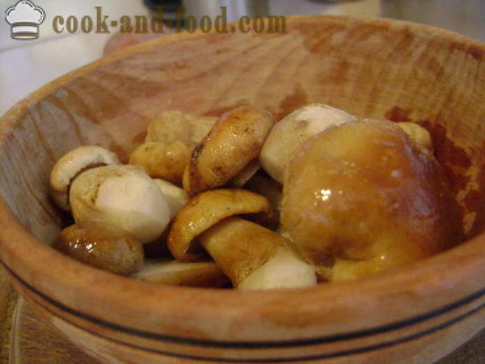 Pyszna zupa grzybowa z mrożonych pieczarkami - jak gotować zupę z mrożonych pieczarkami, krok po kroku przepis zdjęć