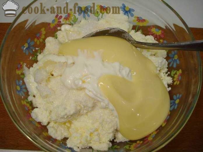 Deser twaróg z mleka skondensowanego, bananów i czerwonych porzeczek - jak gotować deser sernik bez żelatyny, krok po kroku przepis zdjęć