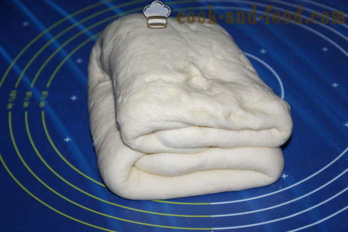 Słodkie ciasto drożdżowe do francuskiego puffmaffinov - jak zrobić łuszcząca ciasta drożdżowego na bułki, przepis ze zdjęciem