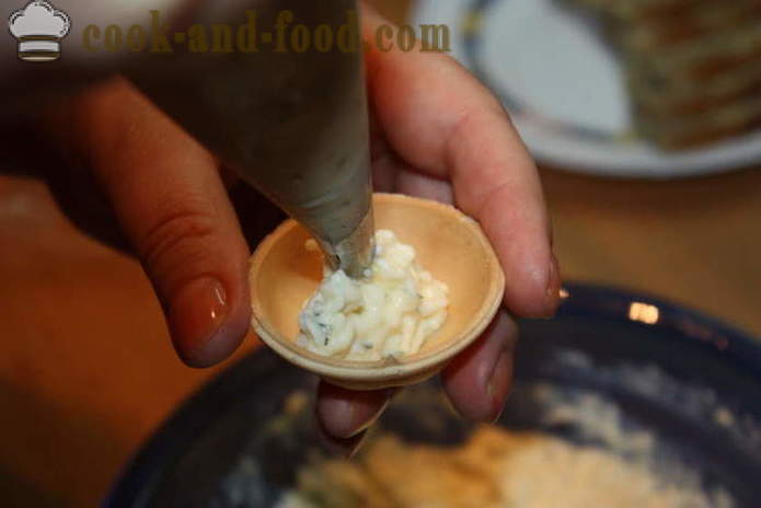 Żydowska przekąska ser topiony z czosnkiem - jak zrobić przystawkę żydowską z czosnkiem, krok po kroku przepis zdjęć