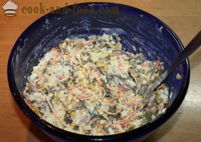 Prosta sałatka z wodorostów, jaj i kraba palochkami- jak przygotować sałatkę z wodorostów, krok po kroku przepis zdjęć