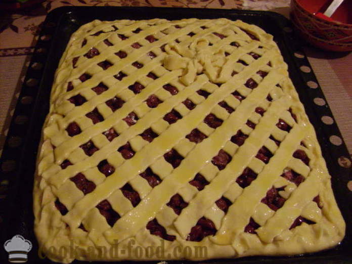 Odkryty ciasto drożdżowe z wiśni - jak gotować ciasto z wiśni w piekarniku, z krok po kroku przepis zdjęć