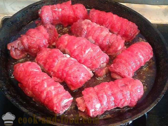 Bułki mięso na patelni - jak gotować mięso bułki z nadzieniem, krok po kroku przepis zdjęć