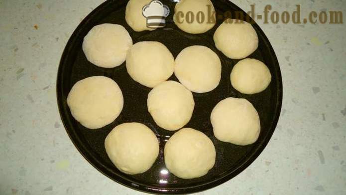 Bułeczki drożdżowe z sezamem w piekarniku - Jak zrobić bułkę z sezamem w domu, krok po kroku przepis zdjęć