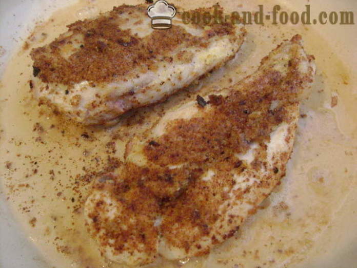 Pierś z kurczaka z powłoką omlet na patelni - jak gotować piersi kurczaka pod futrem na obiad, z krok po kroku przepis zdjęć