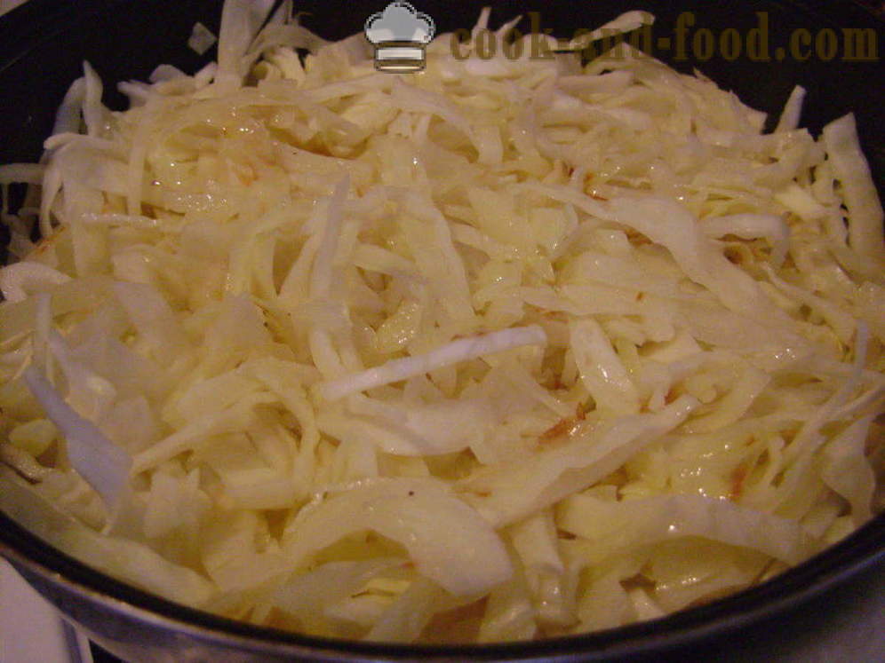 Duszona kapusta z ziemniakami, kurczakiem i grzybami - zarówno smaczne duszone gotować kapustę, krok po kroku przepis zdjęć