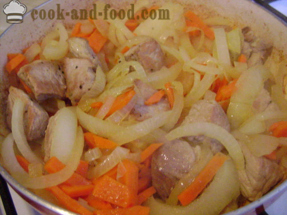 Duszona kapusta z ziemniakami, kurczakiem i grzybami - zarówno smaczne duszone gotować kapustę, krok po kroku przepis zdjęć