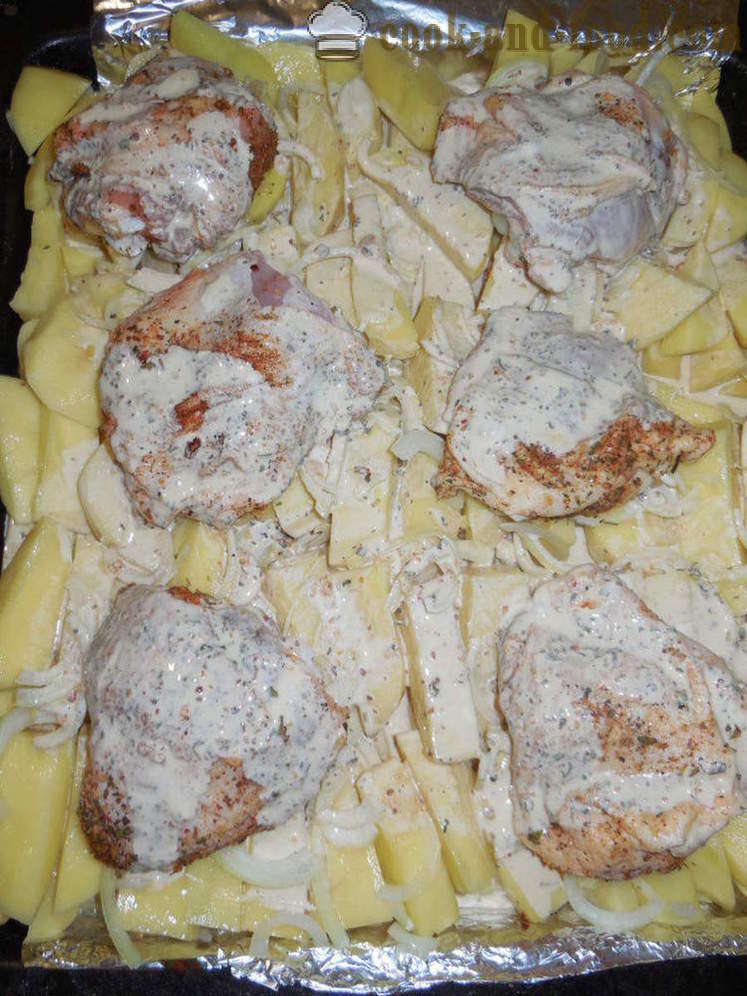 Uda z kurczaka z ziemniakami w piecu - jak gotować pyszne kurczaka Uda z ziemniakami, krok po kroku przepis zdjęć