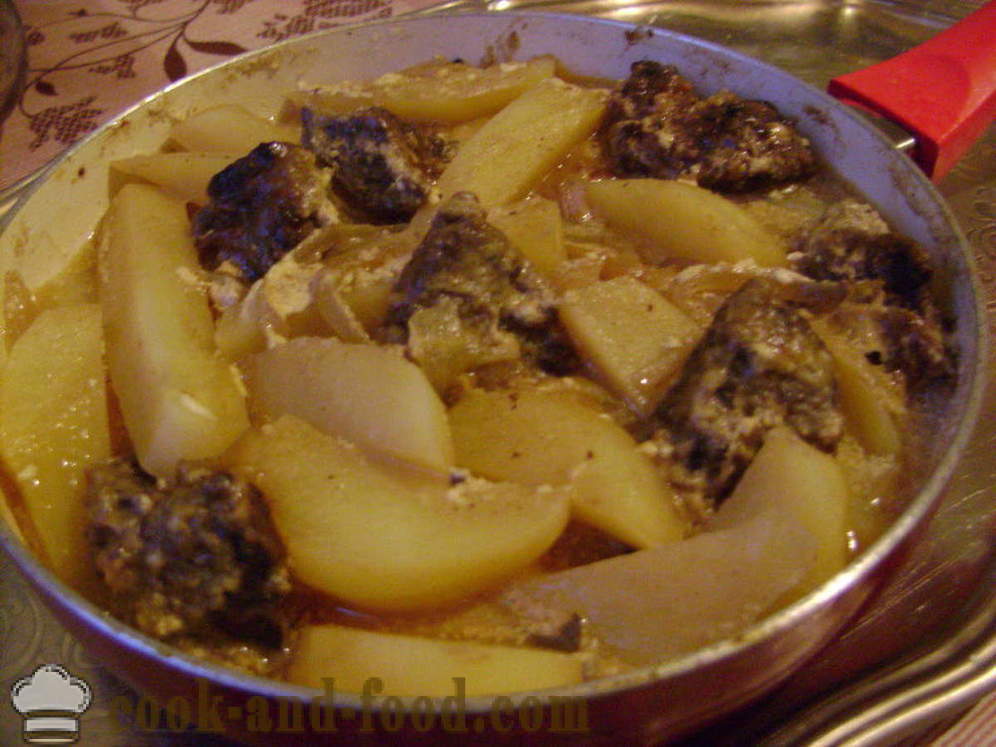 Gulasz ziemniaczany z wątroby wołowej - jak gotować gulasz z ziemniakami z wątrobą na patelni, krok po kroku przepis zdjęć