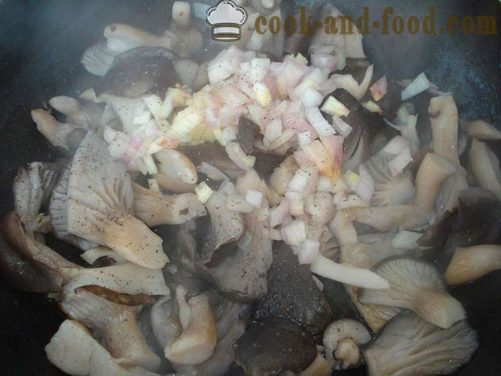 Boczniaki smażone z cebulą i przyprawami - jak gotować smażone boczniaki, krok po kroku przepis zdjęć