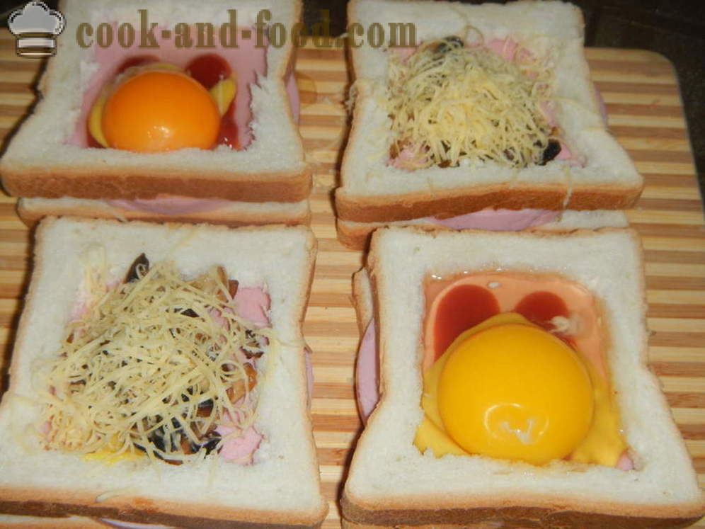 Gorące kanapki z jajkiem w piekarniku - Jak zrobić gorącą kanapkę z jajkiem, kiełbasą i grzybami, krok po kroku przepis zdjęć