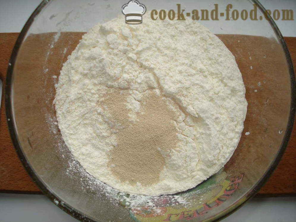 Drożdżowy placek z makiem w piekarniku - jak gotować ciasto z makiem, krok po kroku przepis zdjęć