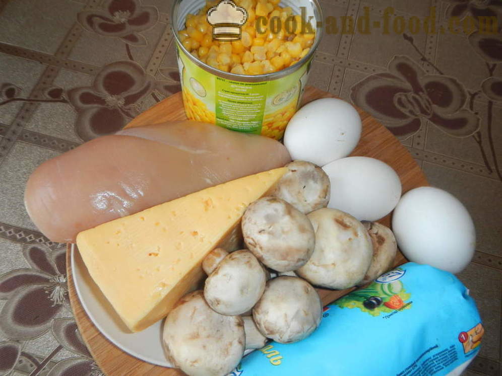 Warstwy sałatka: kurczak, pieczarki, ser i jajka - jak ułożyć warstwy sałatka, krok po kroku przepis zdjęć