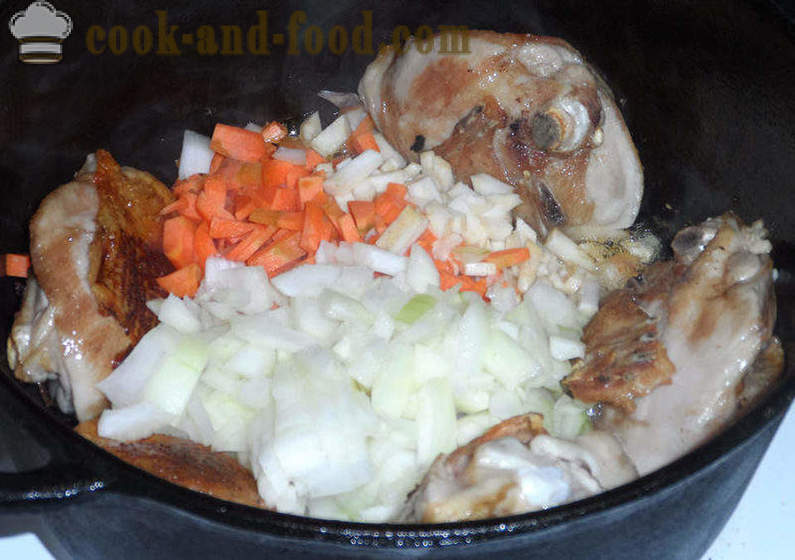 Kurczak z grzybami w śmietanie - jak gotować kurczaka z sosem grzybowym, krok po kroku przepis zdjęć
