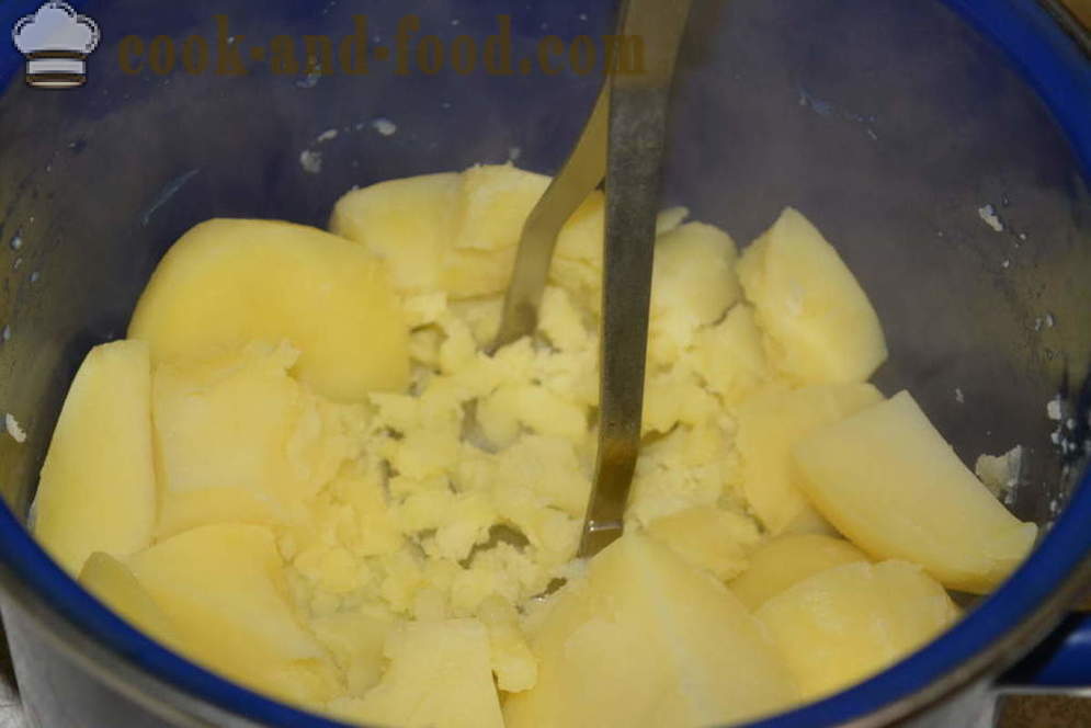 Zupa ziemniaczana z grzankami i salami - Jak zrobić zupę z ziemniaków, krok po kroku przepis zdjęć