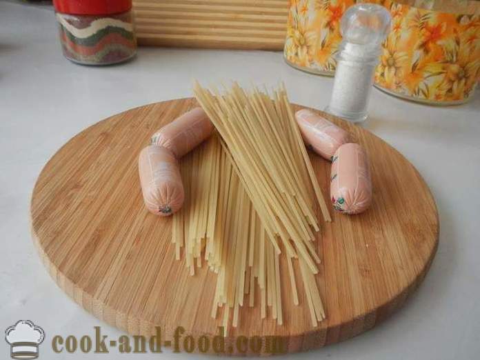 Ośmiornica z kiełbasy i spaghetti - jak gotować spaghetti z kiełbasą dla dzieci, krok po kroku przepis zdjęć