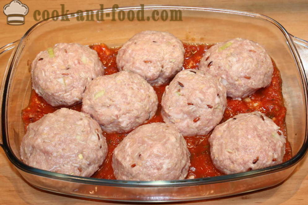 Klopsiki z mielonym mięsem i ryżem w sosie pomidorowo - śmietanowym, jak gotować klopsiki z sosem w piekarniku, z krok po kroku przepis zdjęć