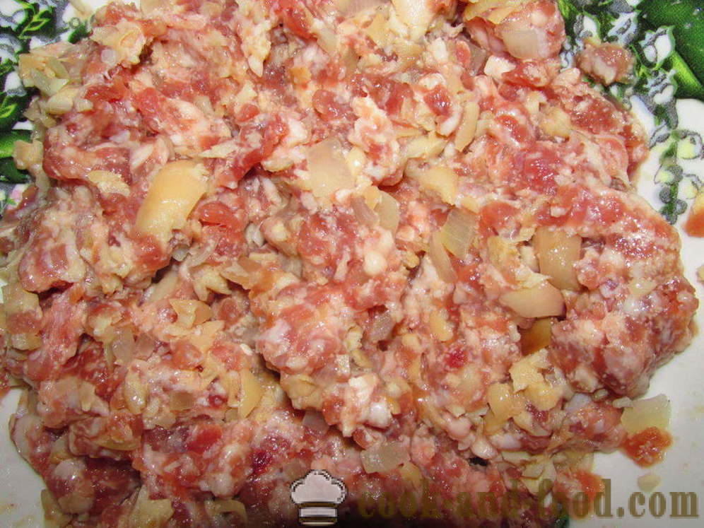 Pyszne paszteciki z grzybami i mięsem - jak gotować soczystych pasztecików z mięsem mielonym, krok po kroku przepis zdjęć